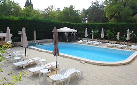 Pomorie Residence 1-Bedroom Apartment With Pool & Free Parking, 300 M To The Beach